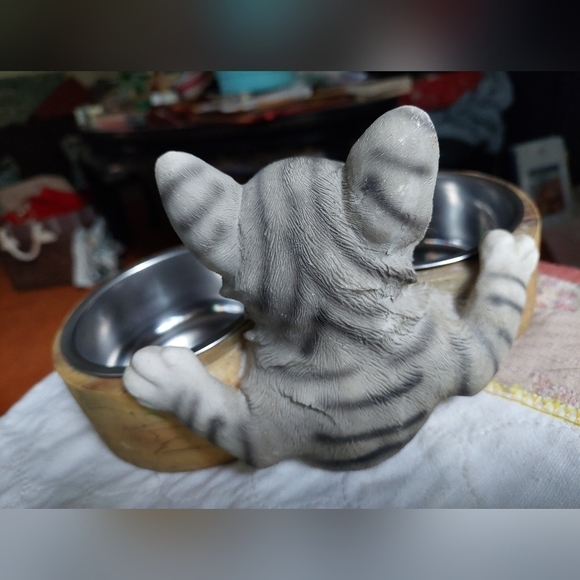 Vintage Kitten Feeding Station - Picture 8 of 11